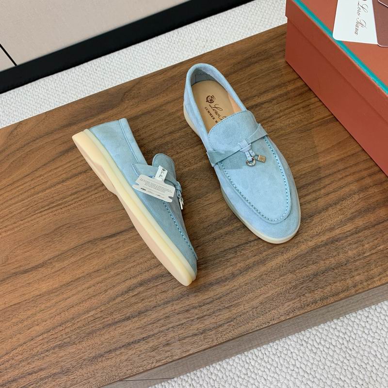 Mocassins bleu pâle