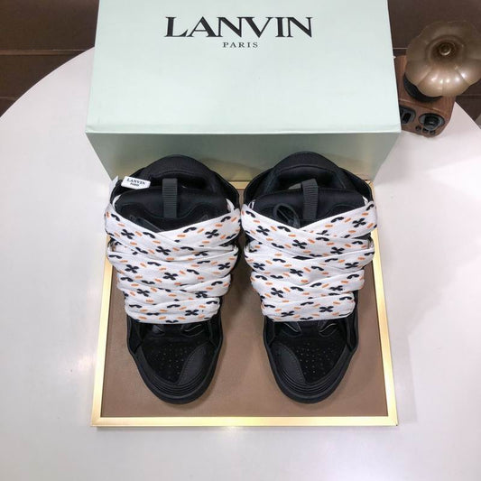 Baskets noires à lacets virales