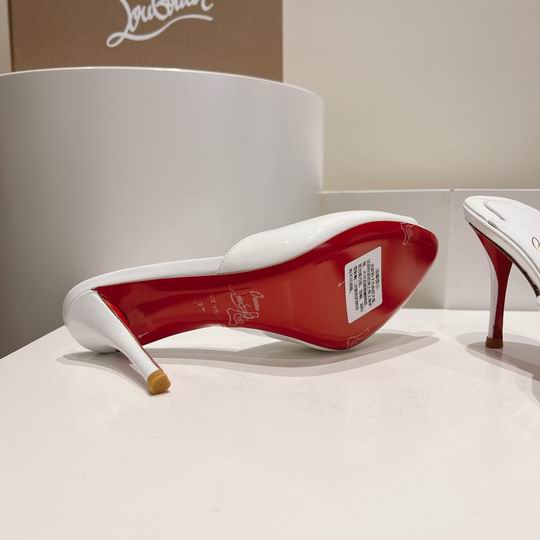 Mules blanches à talons hauts et bout ouvert