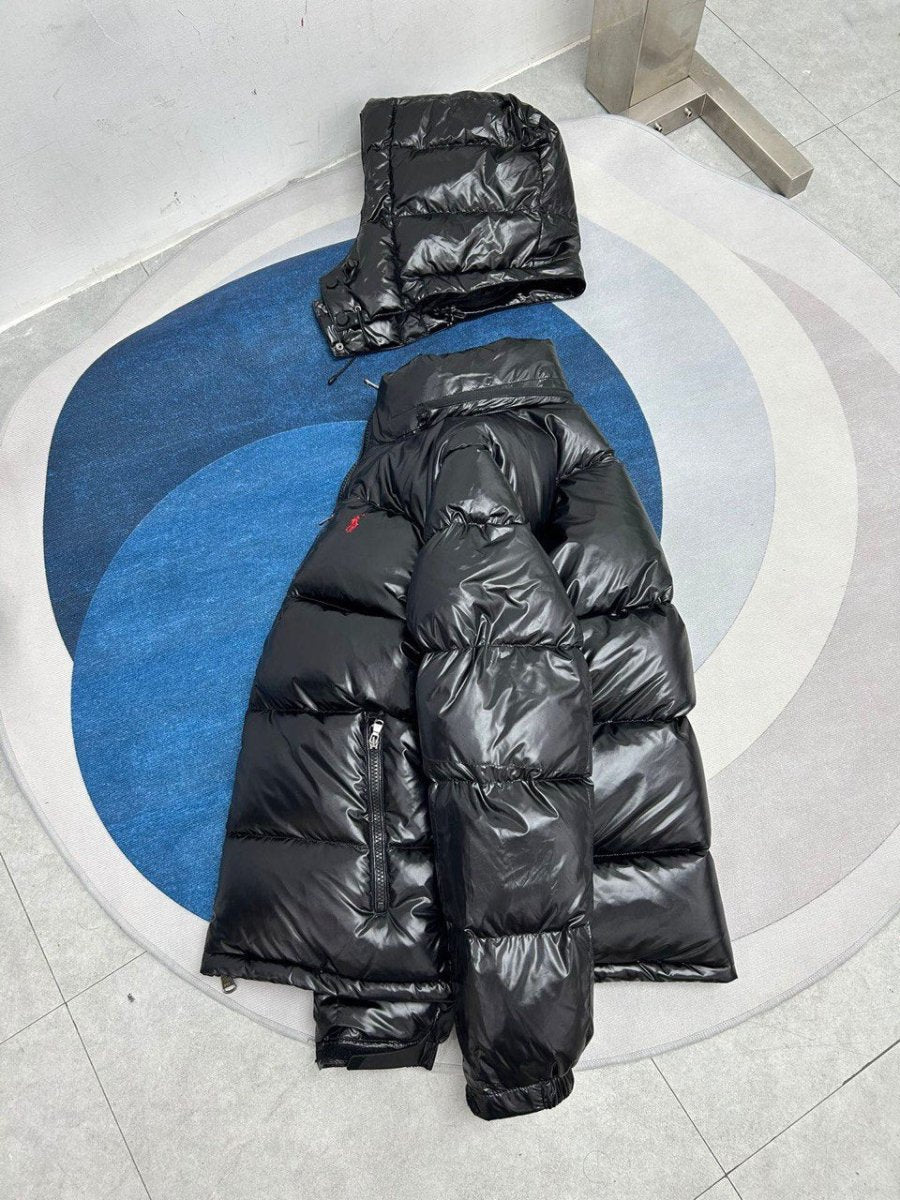 Doudoune noire brillante à capuche