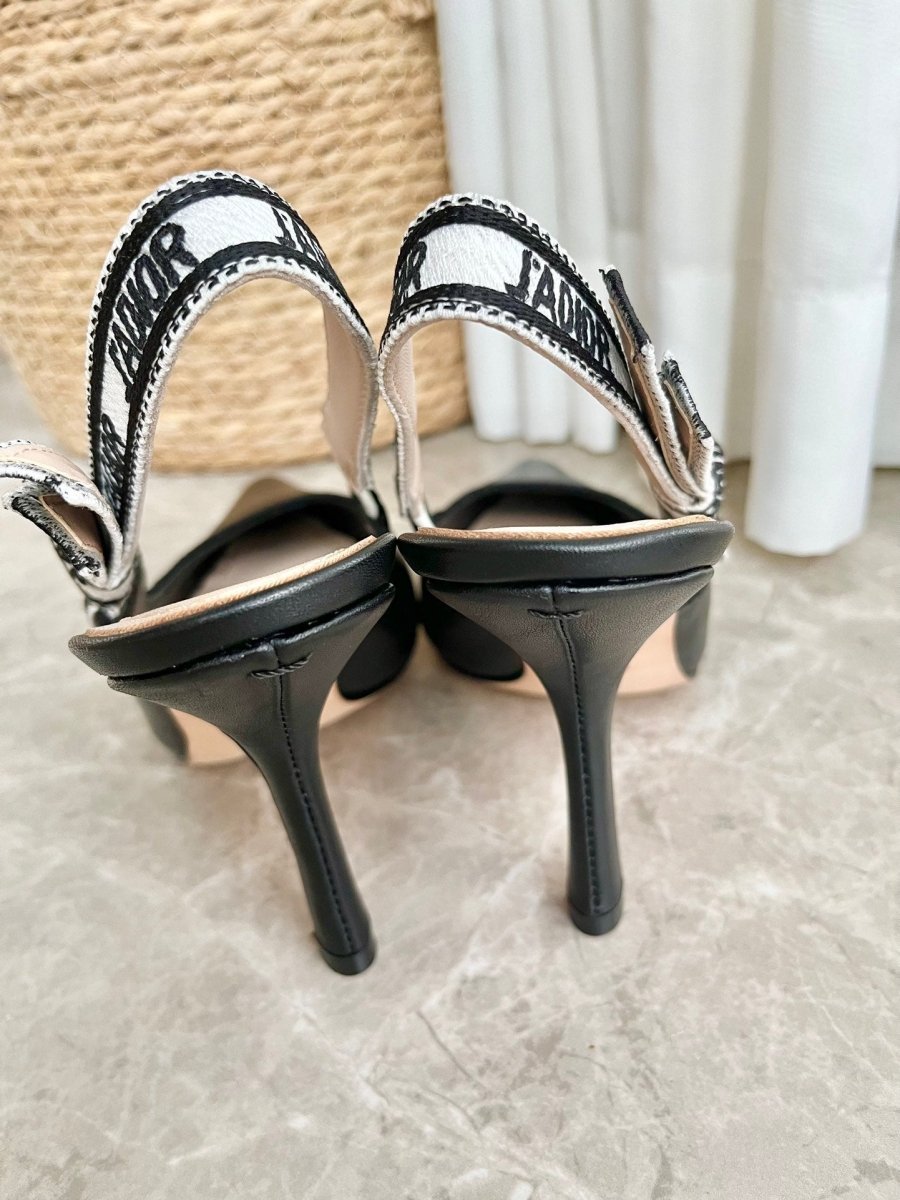 Sandales brodées en jacquard