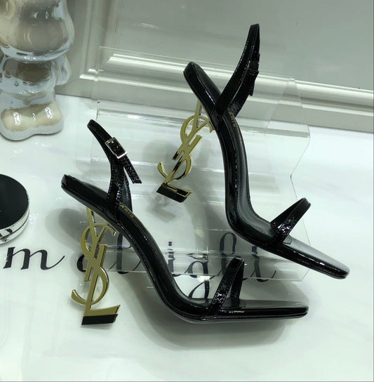 Talons iconiques dorés