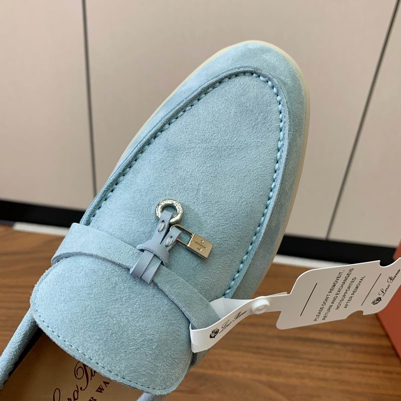 Mocassins bleu pâle