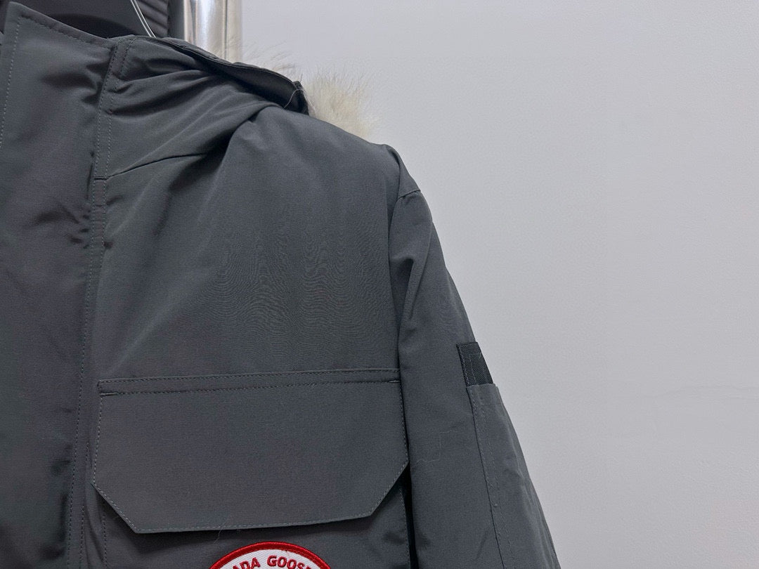 Parka d'expédition haut de gamme en duvet