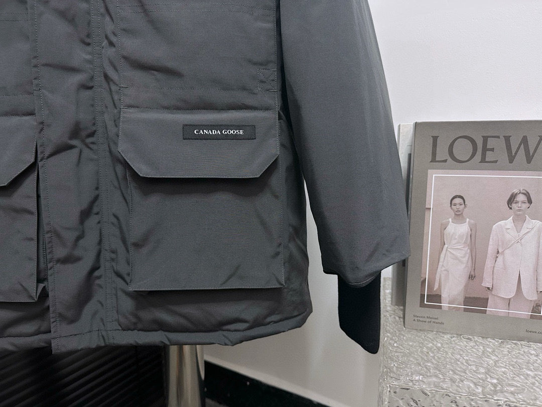 Parka d'expédition haut de gamme en duvet