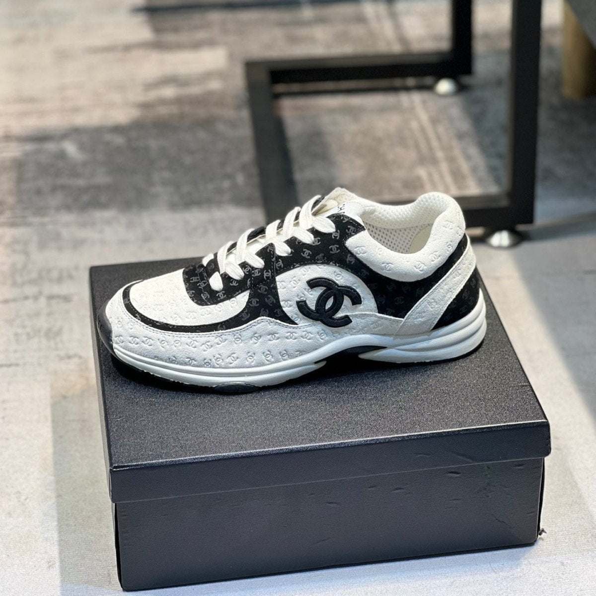 Baskets haut de gamme en daim et mesh