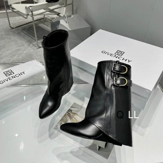 Bottes mi-mollet à boucle sculptée