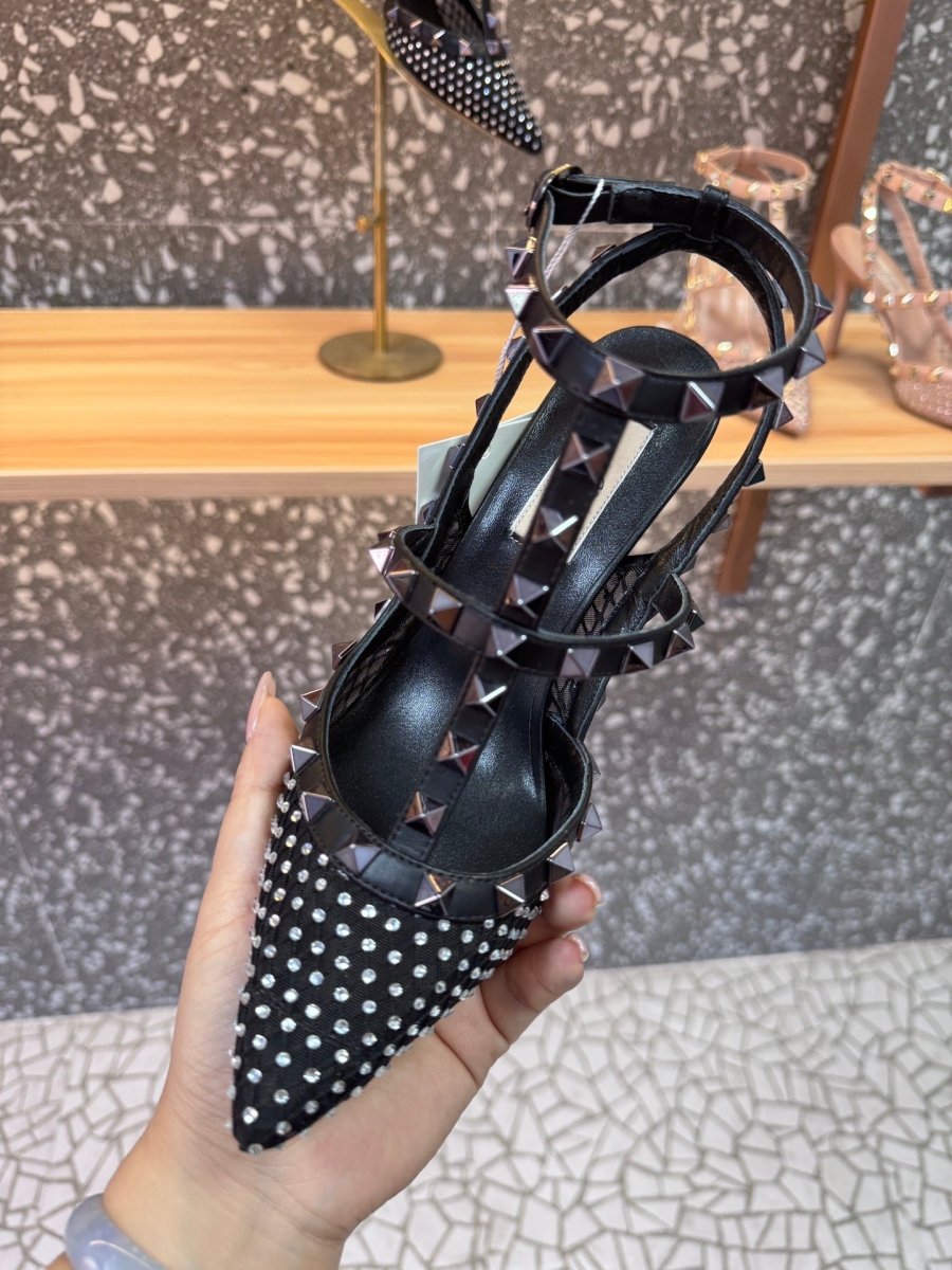 talons hauts noirs viraux