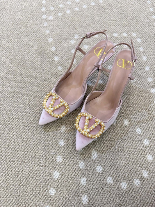 Viral pick pink heels