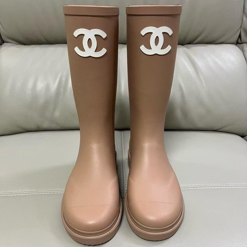 Bottes en caoutchouc nues virales